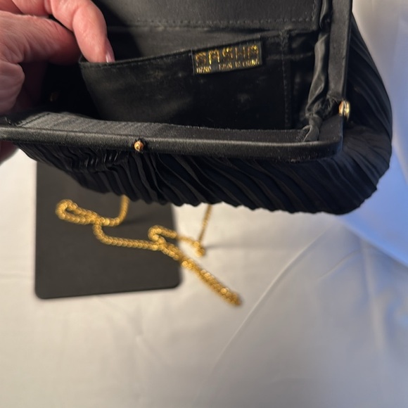 Elegant Black Pleated Clutch Bag - Picture 3 of 4